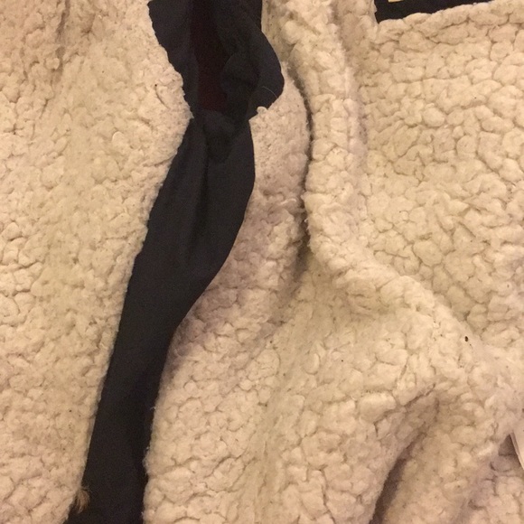 Hollister Sherpa vest, M ✅ - Picture 6 of 7